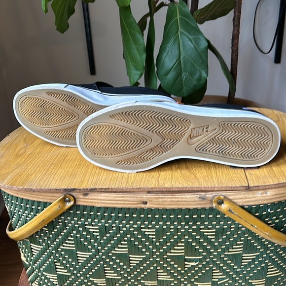 Nike Women's Court Royale Ac SLP Sneaker - Picture 3 of 6